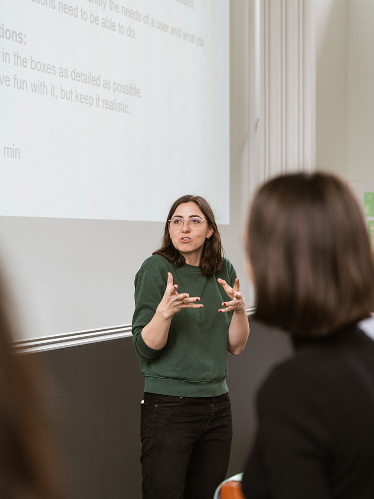 Sophie Schumacher vom Innovation Office der Universität Basel unterstützte die Konferenzteilnehmenden mit einem Ideation-Workshop dabei, ihre Projektidee zu konkretisieren. Sophie Schumacher vom Innovation Office der Universität Basel unterstützte die Konferenzteilnehmenden mit einem Ideation-Workshop dabei, ihre Projektidee zu konkretisieren.