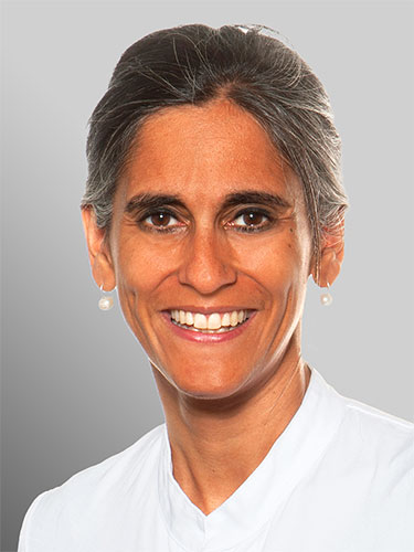 Portrait Prof. Dr. Nina Khanna. Portrait Prof. Dr. Nina Khanna.