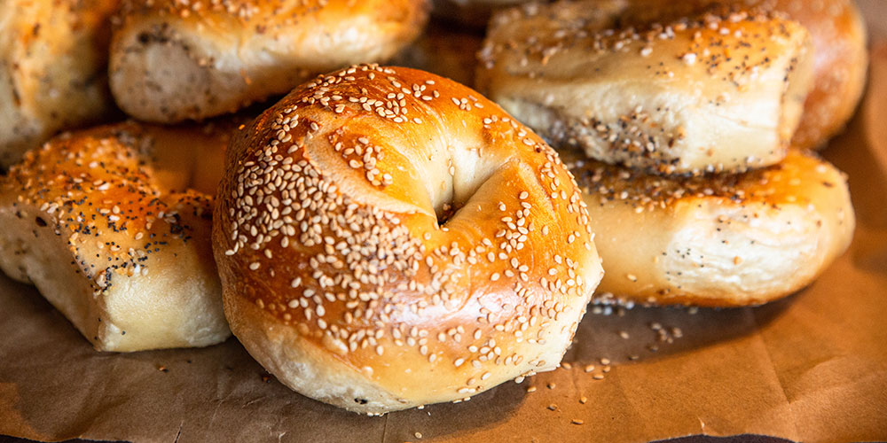 Vom Jiddischen zum Englischen: Wie der Bagel nach Amerika kam