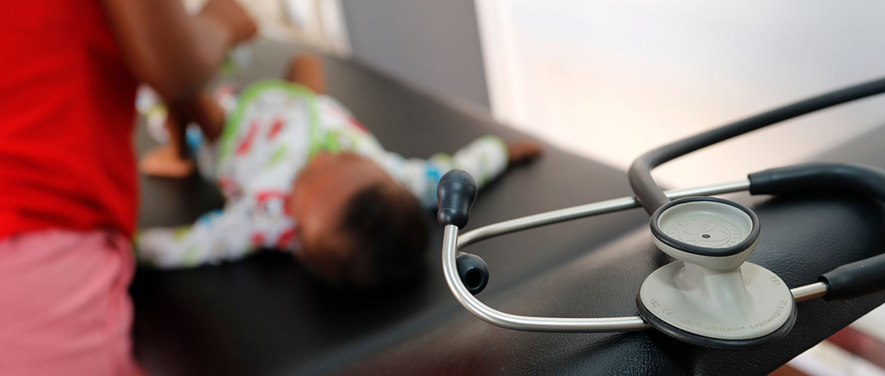 Symbolic image of a situation at the doctor's with a small child in Madagascar