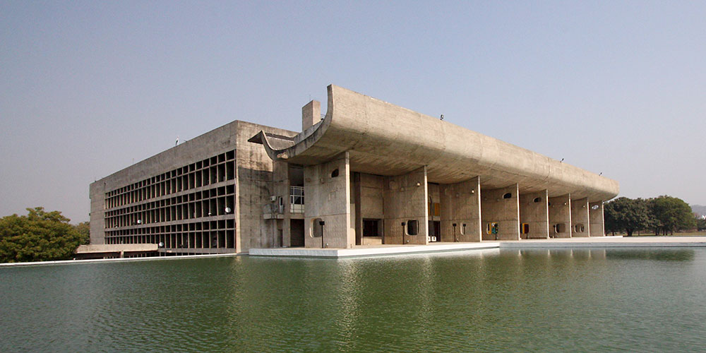Le Corbusier, Palais de l’Assemblée (Parlamentsgebäude), Chandigarh, 1955. Le Corbusier, Palais de l’Assemblée (Parlamentsgebäude), Chandigarh, 1955.